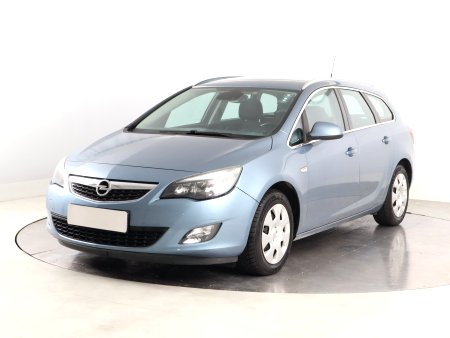 Opel Astra, 2011 - pohled č. 3