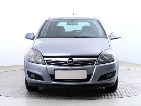 Opel Astra, 2011 - pohled č. 2