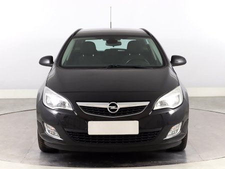 Opel Astra, 2011 - pohled č. 2