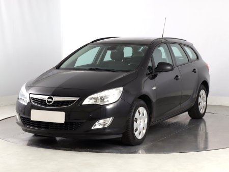 Opel Astra, 2011 - pohled č. 3