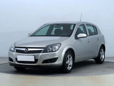 Opel Astra, 2011 - pohled č. 3