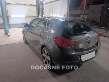 Opel Astra, 2010 - pohled č. 2