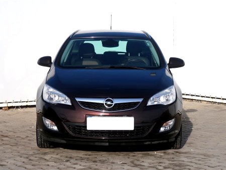 Opel Astra, 2012 - pohled č. 2