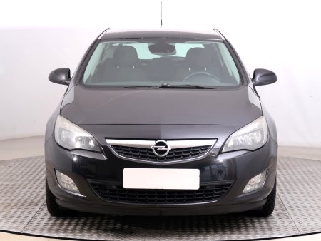 Opel Astra, 2010 - pohled č. 2