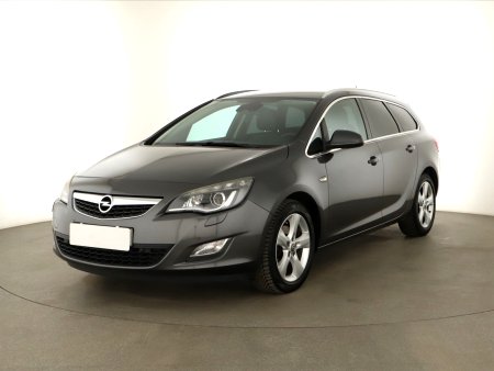 Opel Astra, 2011 - pohled č. 3