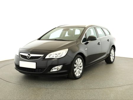 Opel Astra, 2011 - pohled č. 3