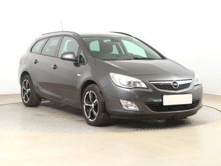 Opel Astra, 2011