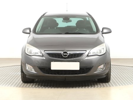 Opel Astra, 2011 - pohled č. 2
