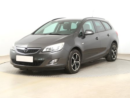 Opel Astra, 2011 - pohled č. 3