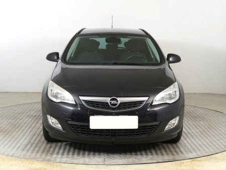 Opel Astra, 2011 - pohled č. 2