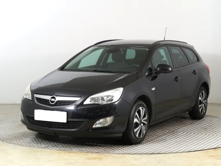 Opel Astra, 2011 - pohled č. 3