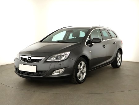 Opel Astra, 2012 - pohled č. 3