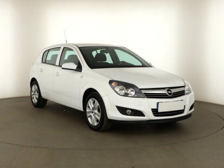 Opel Astra, 2011