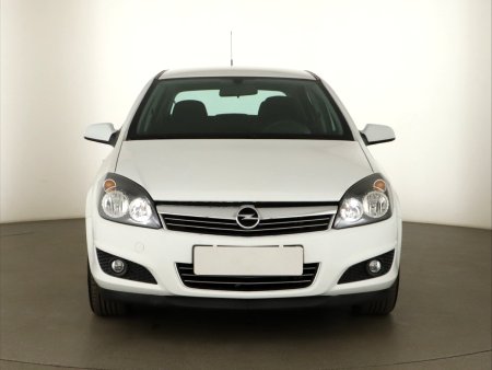 Opel Astra, 2011 - pohled č. 2