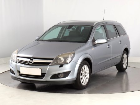 Opel Astra, 2009 - pohled č. 3