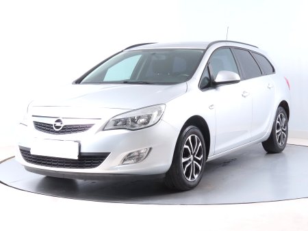 Opel Astra, 2012 - pohled č. 3