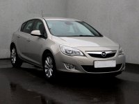 Opel Astra, 2010 - celkový pohled