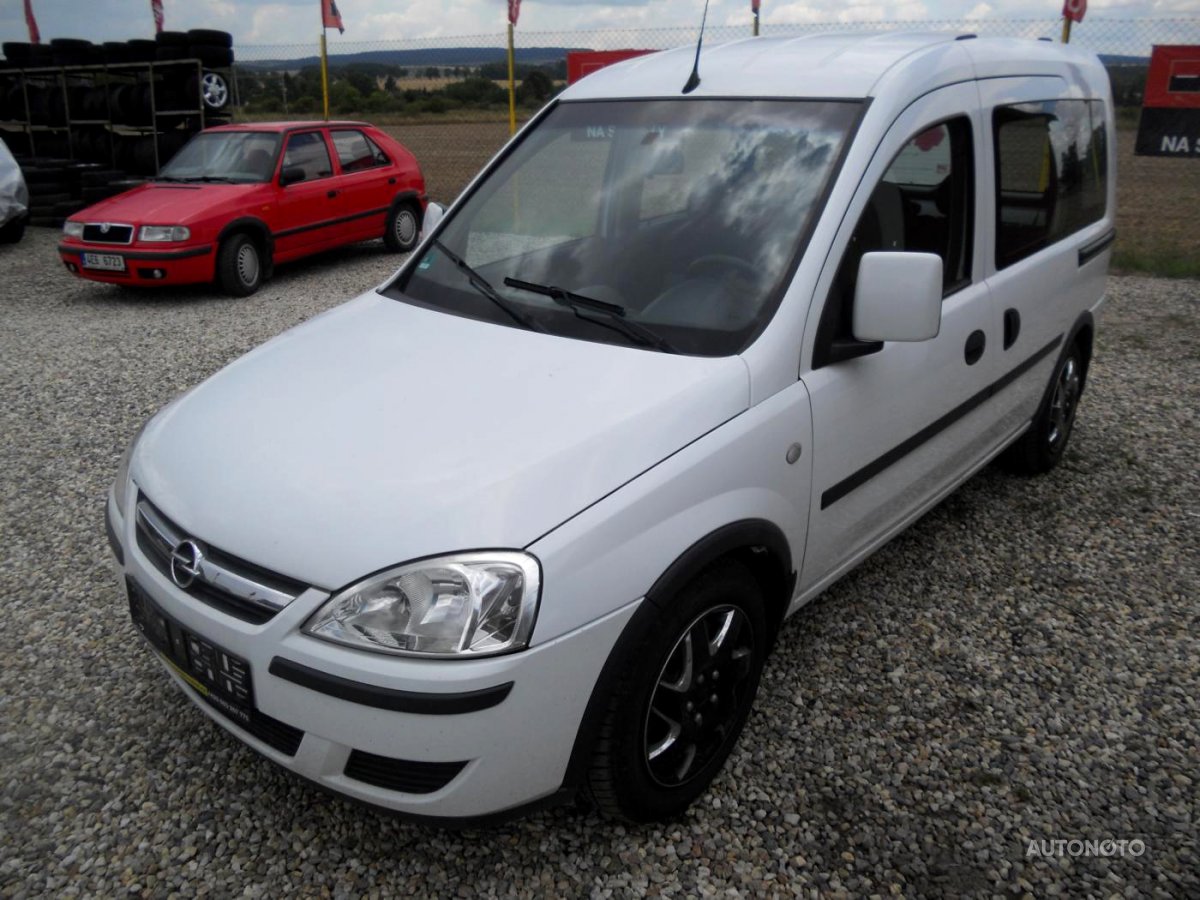 Opel Combo, 2010 - celkový pohled