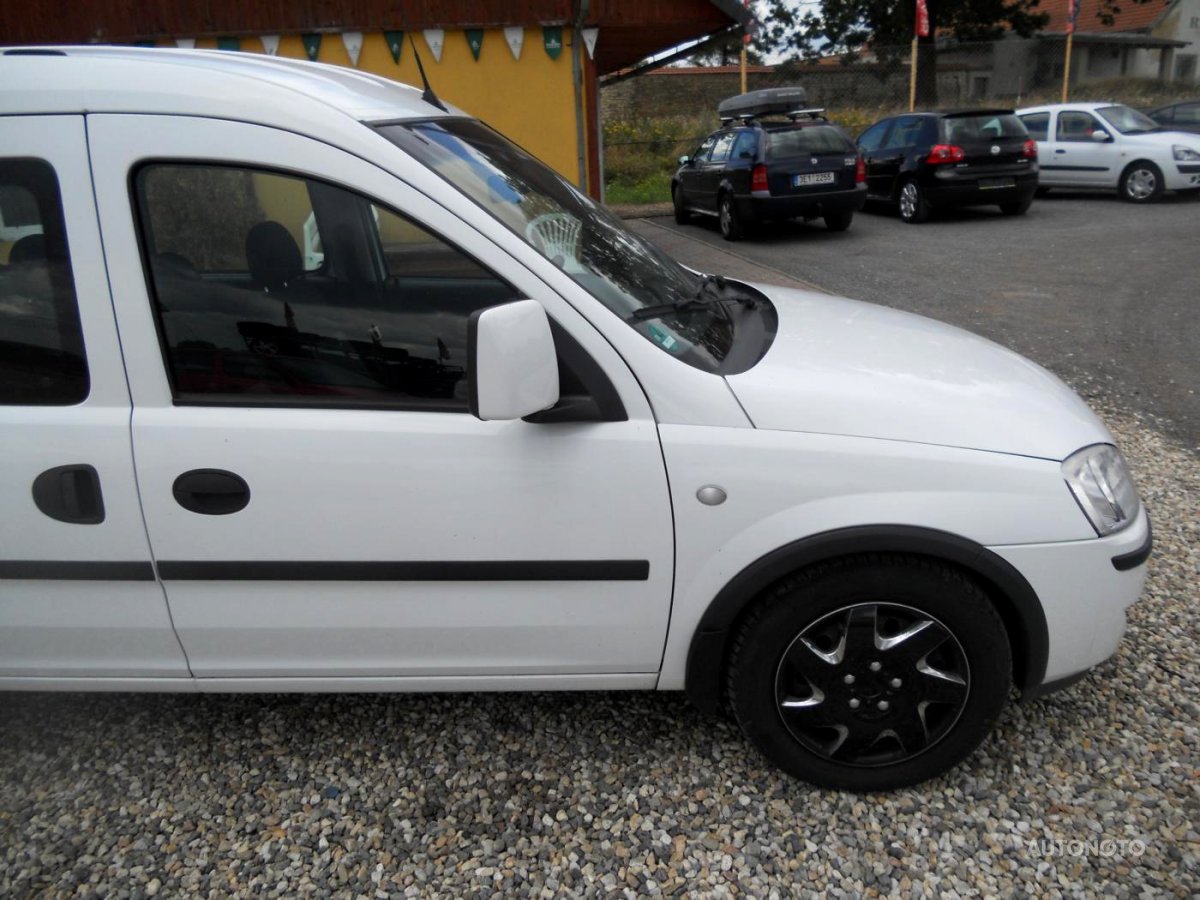 Opel Combo, 2010 - pohled č. 4