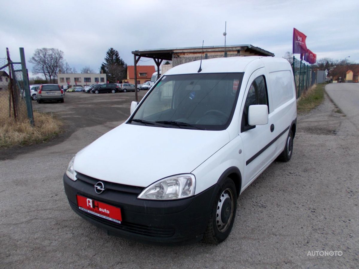 Opel Combo, 2010 - celkový pohled