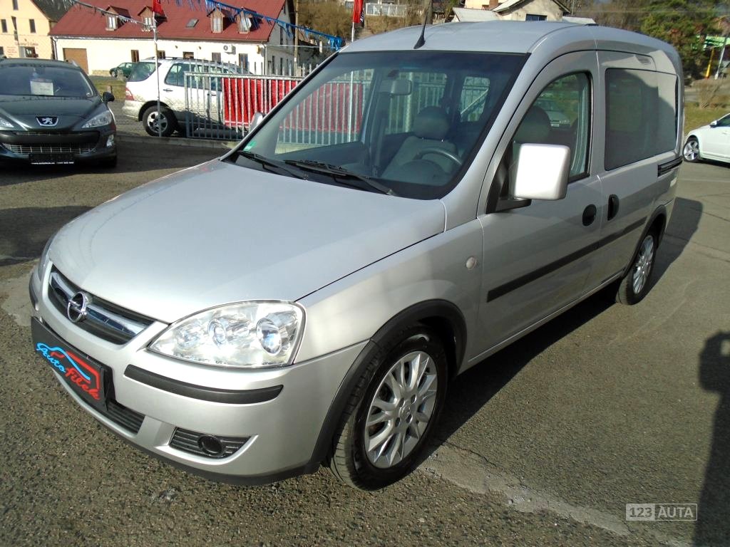 Opel Combo, 2012 - celkový pohled