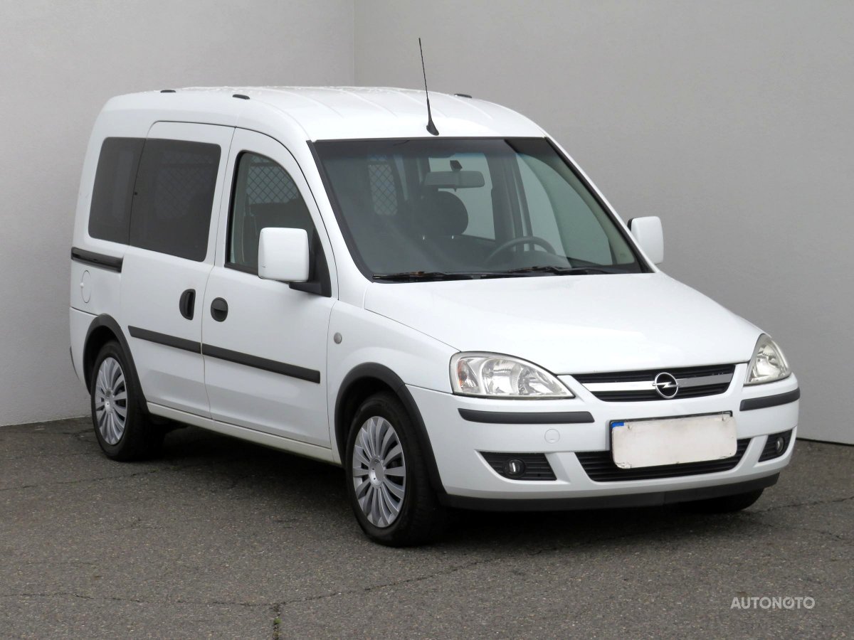 Opel Combo, 2011 - celkový pohled