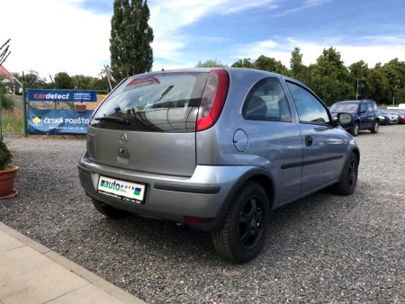 Opel Corsa, 2004 - pohled č. 4