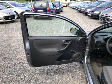 Opel Corsa, 2004 - pohled č. 7
