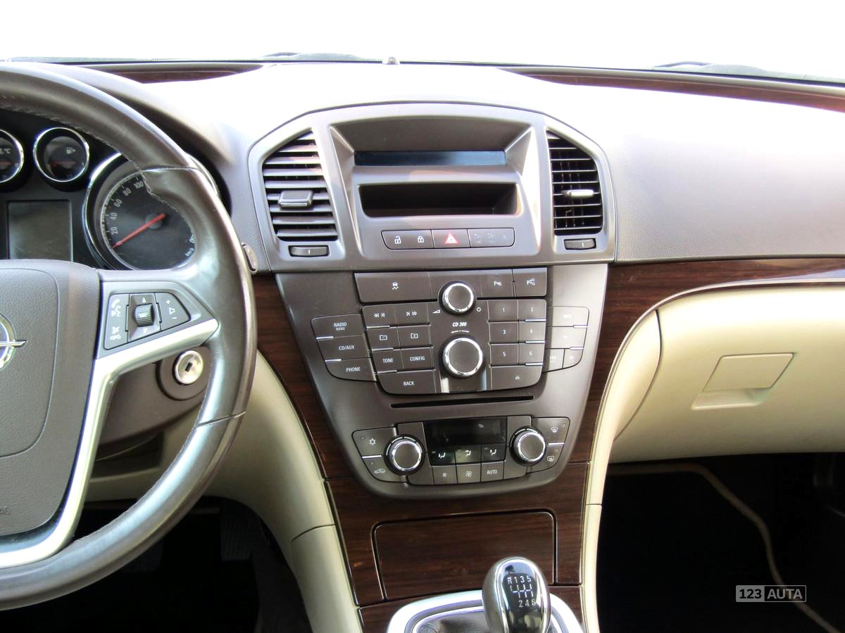 Opel Insignia, 2011 - pohled č. 13