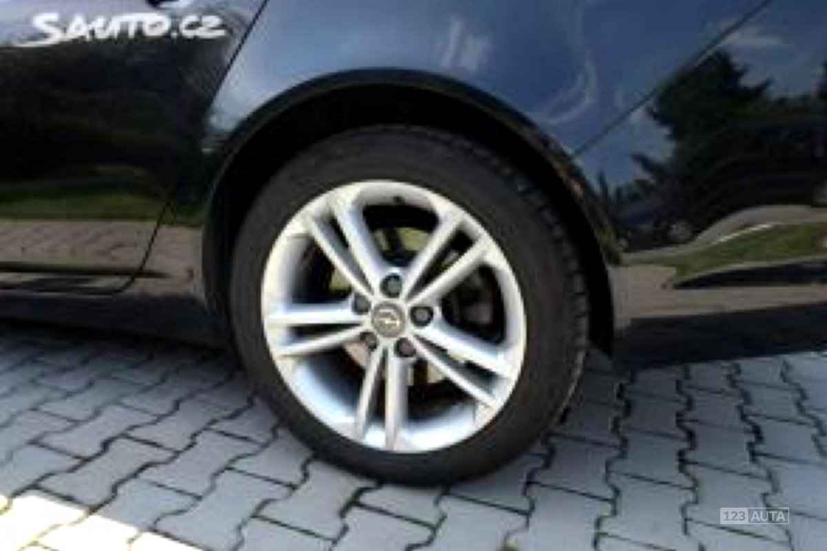 Opel Insignia, 2011 - pohled č. 2