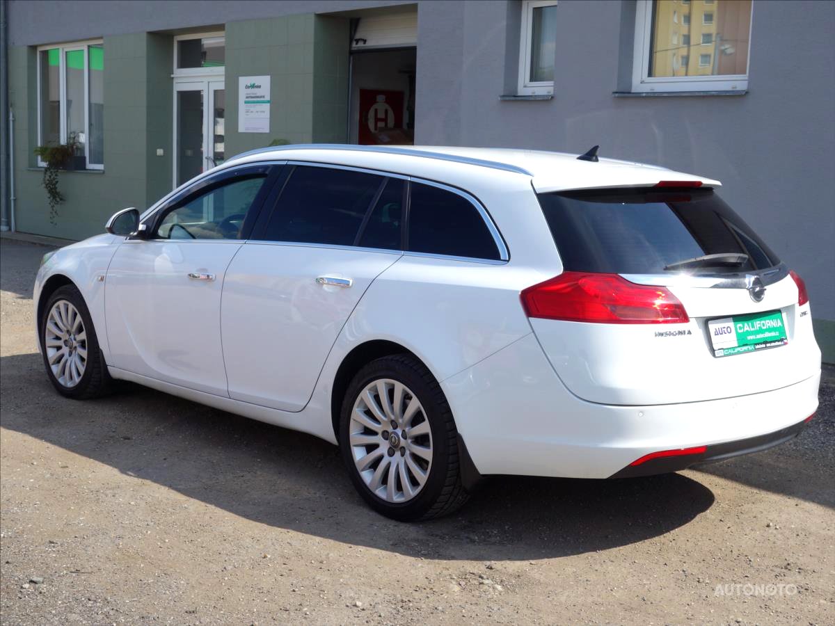 Opel Insignia, 2011 - pohled č. 3