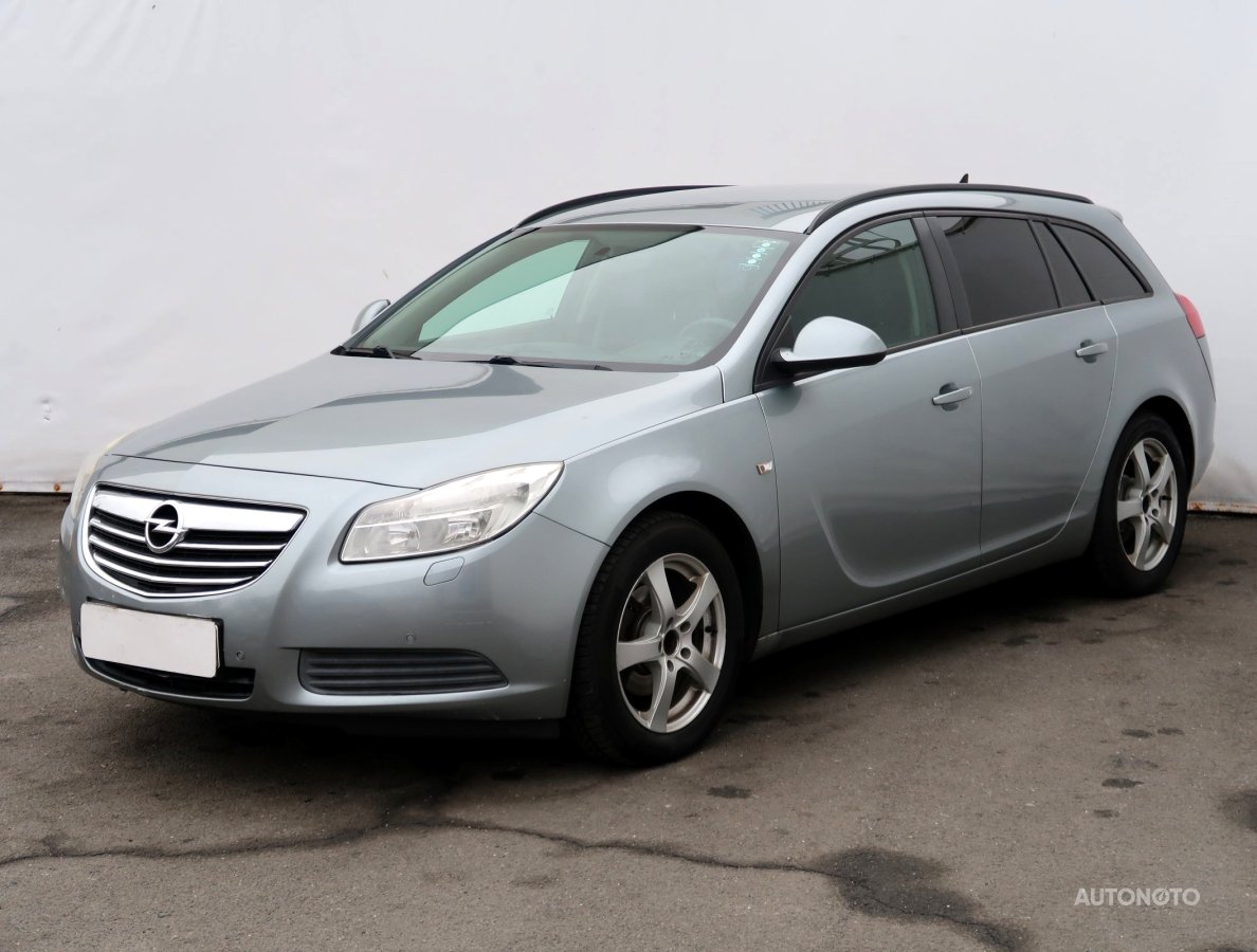 Opel Insignia, 2011 - pohled č. 3