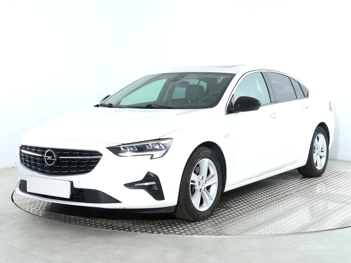 Opel Insignia, 2022 - pohled č. 3