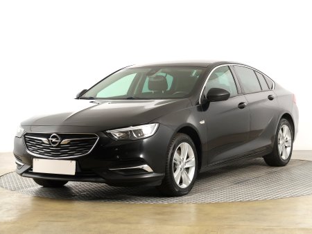 Opel Insignia, 2018 - pohled č. 3