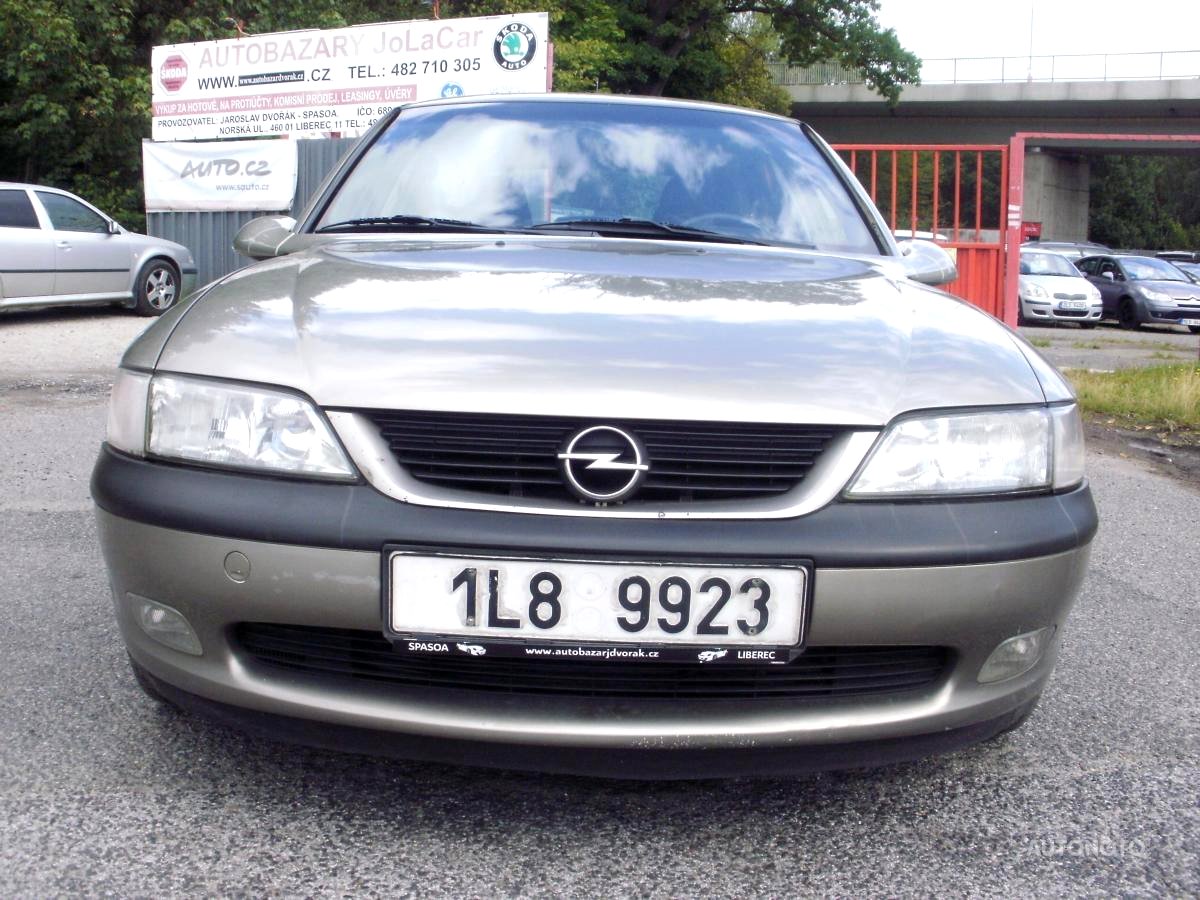 Opel Vectra, 1998 - celkový pohled