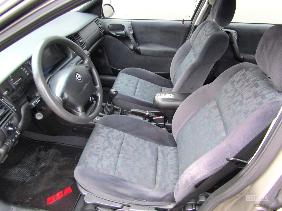 Opel Vectra, 1998 - pohled č. 14