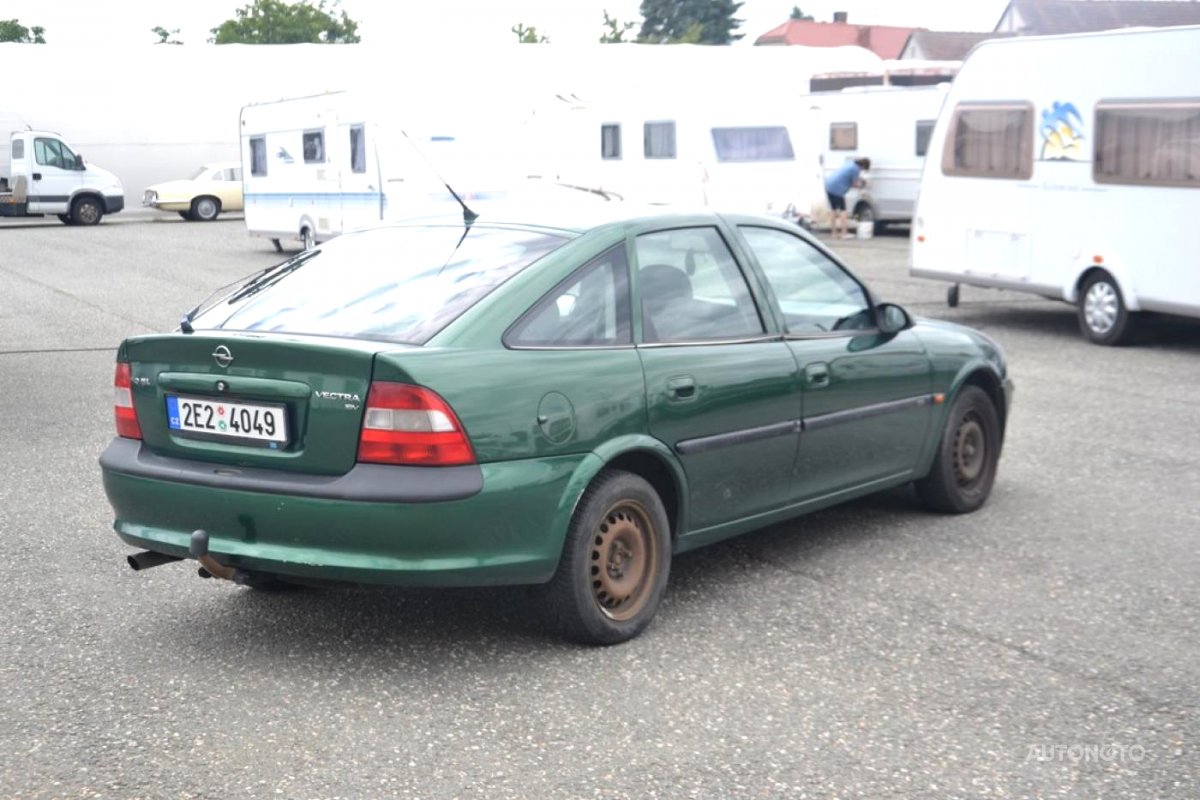 Opel Vectra, 1997 - pohled č. 2