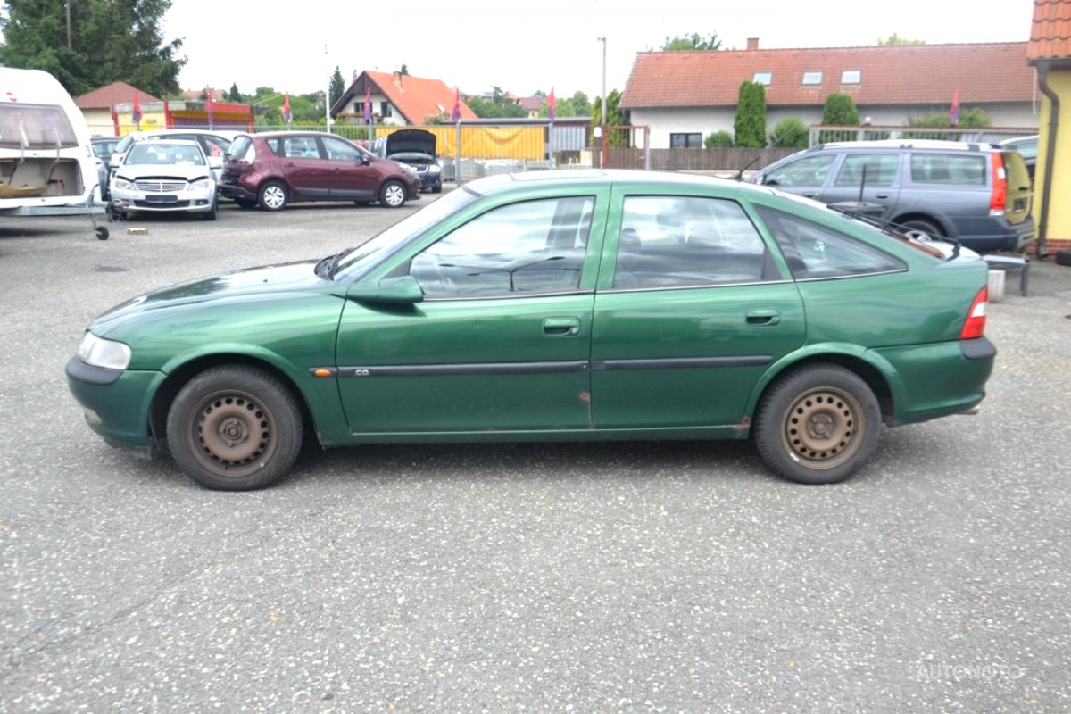 Opel Vectra, 1997 - pohled č. 3
