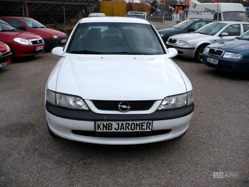 Opel Vectra, 1998 - celkový pohled