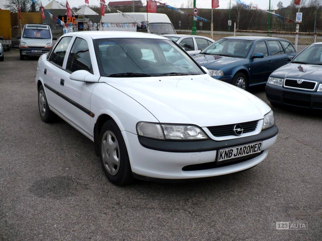 Opel Vectra, 1998 - pohled č. 4