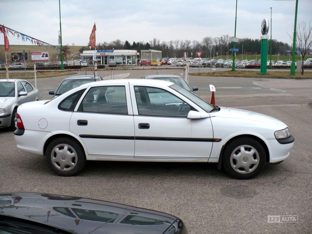Opel Vectra, 1998 - pohled č. 5