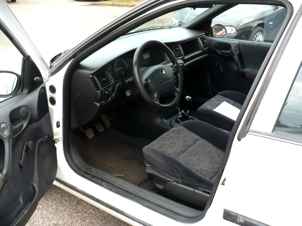 Opel Vectra, 1998 - pohled č. 9