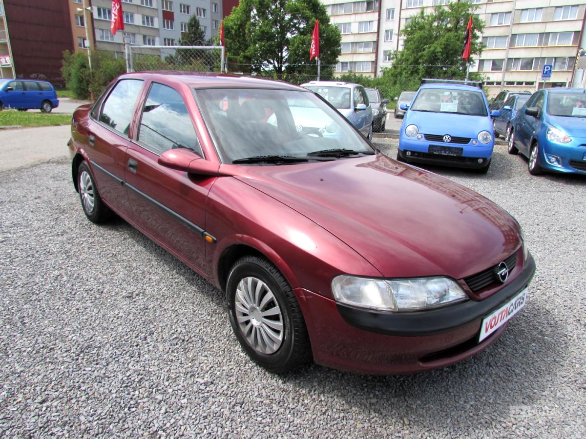 Opel Vectra, 1996 - celkový pohled