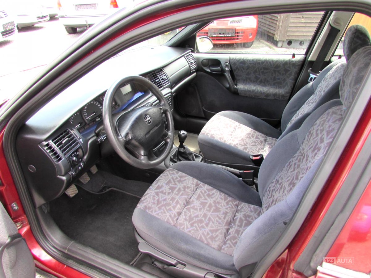 Opel Vectra, 1996 - pohled č. 13