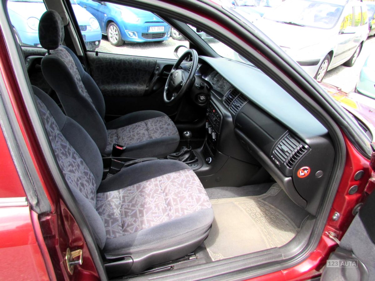 Opel Vectra, 1996 - pohled č. 14