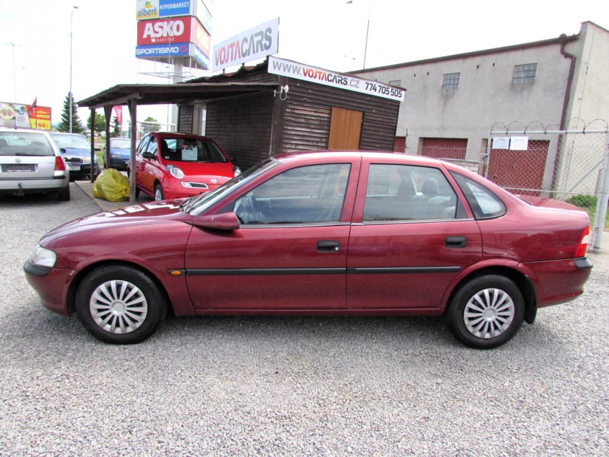 Opel Vectra, 1996 - pohled č. 4