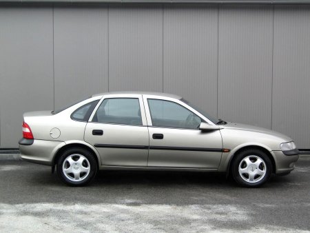 Opel Vectra, 1998 - pohled č. 4