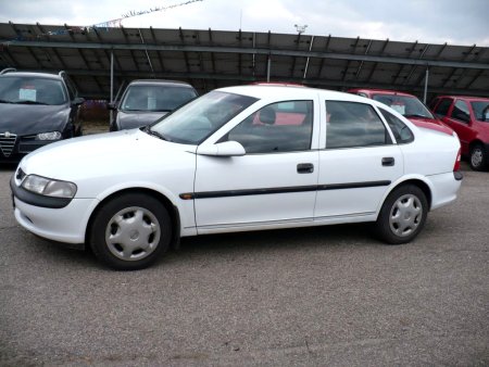 Opel Vectra, 1998 - pohled č. 3