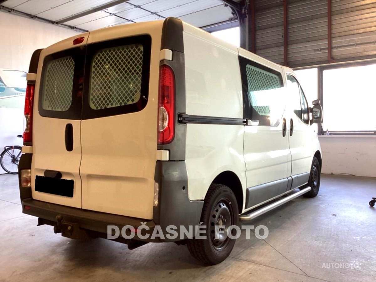 Opel Vivaro, 2012 - pohled č. 2