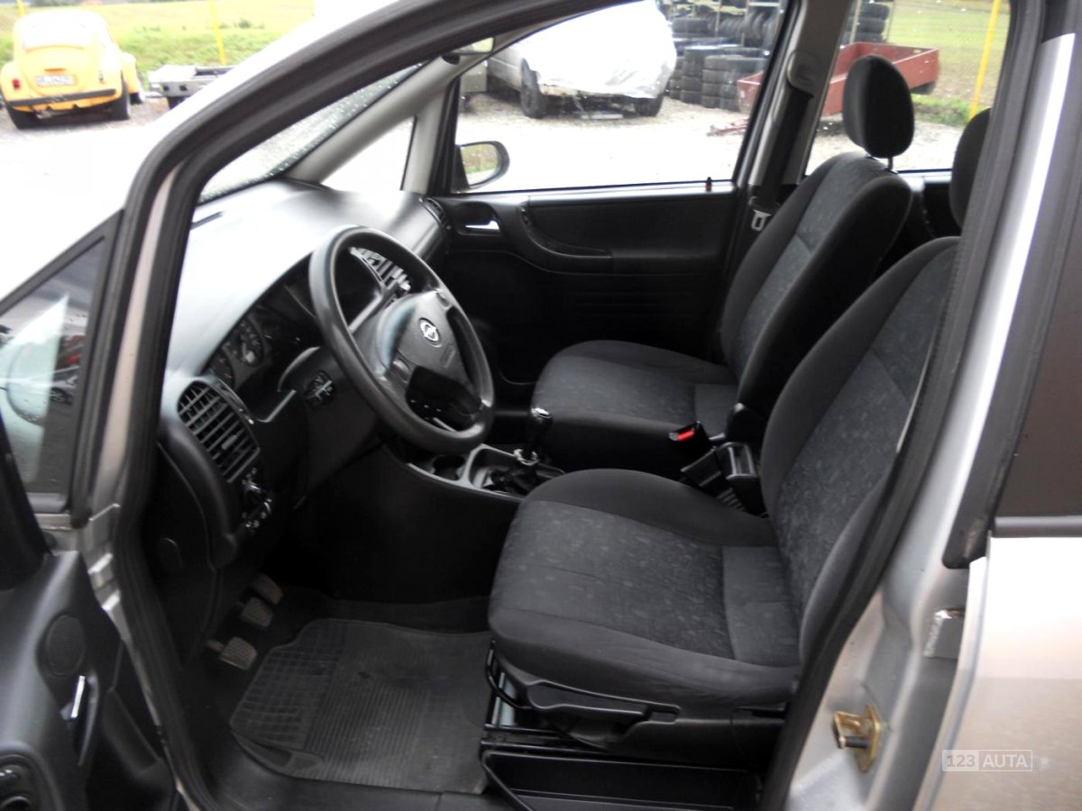 Opel Zafira, 2001 - pohled č. 12